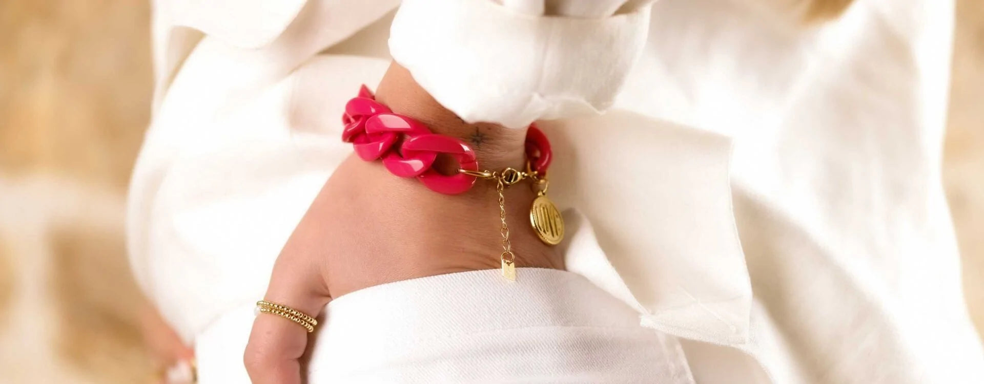 Les tendances incontournables des bracelets femme à adopter cette année