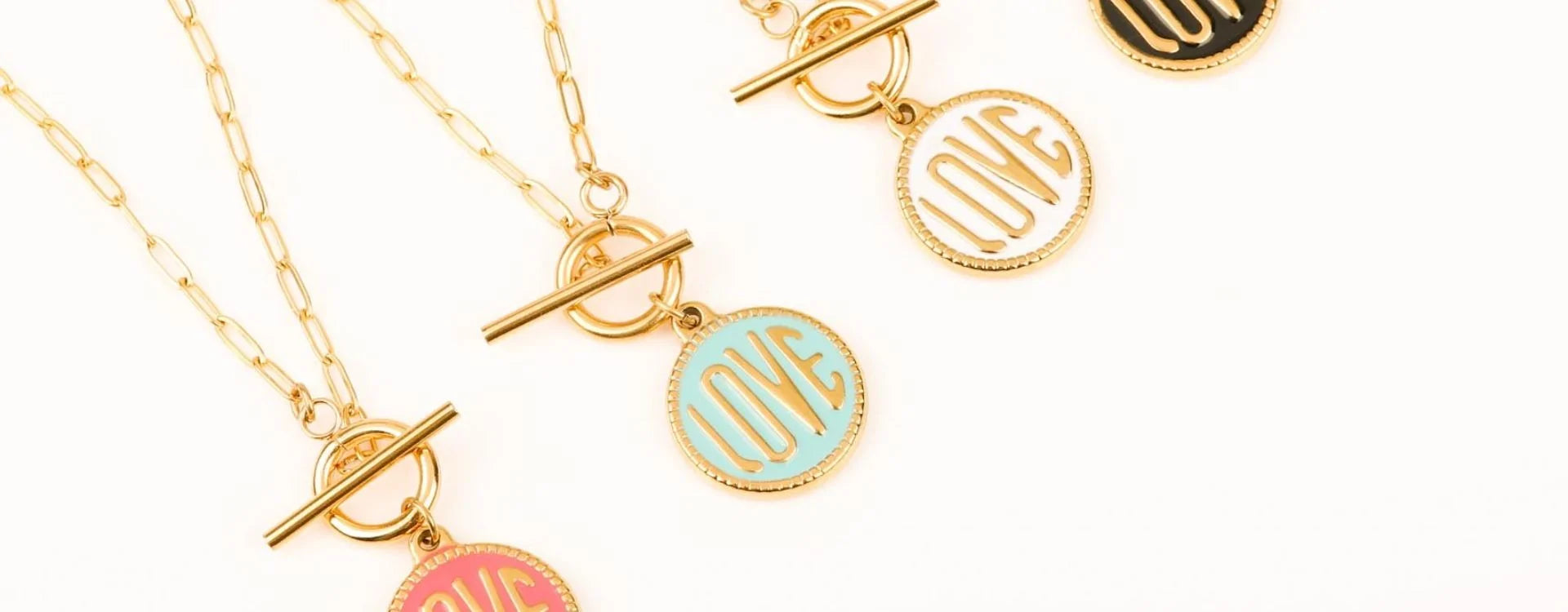 Comment porter un collier en acier inoxydable
