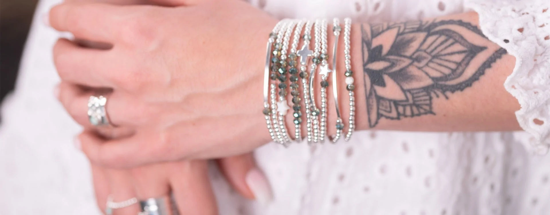 L'élégance Intemporelle des bracelets en perles d'argent