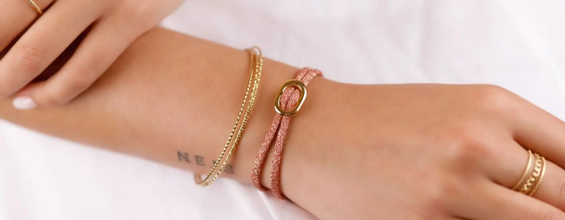 Bracelet acier inoxydable femme : le bijou qui vous accompagne à chaque instant