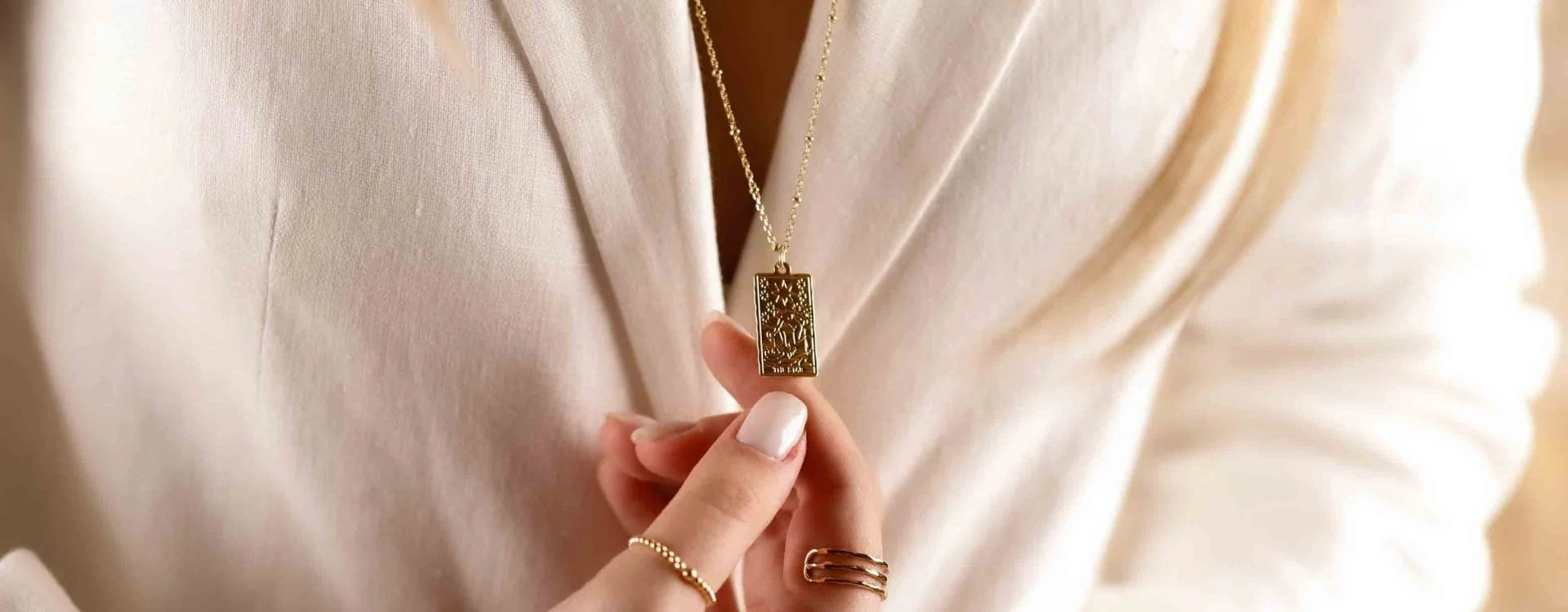 Personnaliser son collier en plaqué or : un bijou unique à votre image