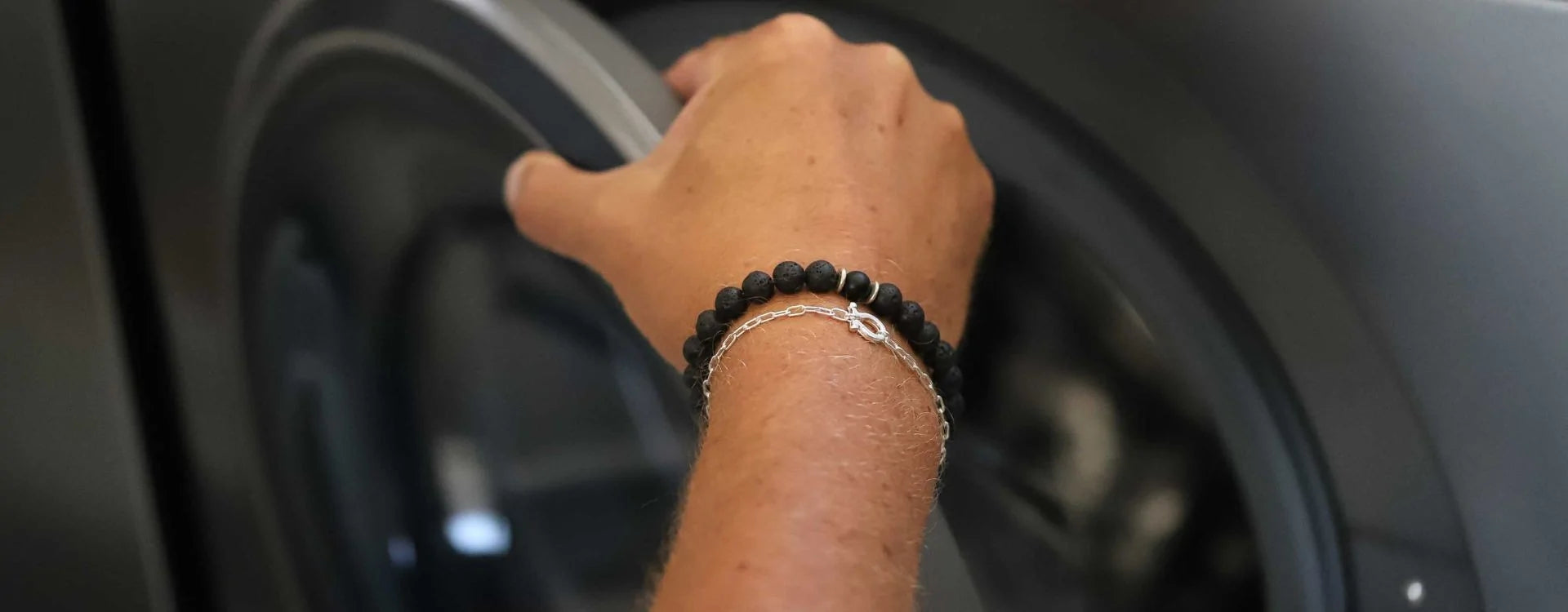 Quel bracelet homme à offrir ? Guide pour choisir le bijou parfait
