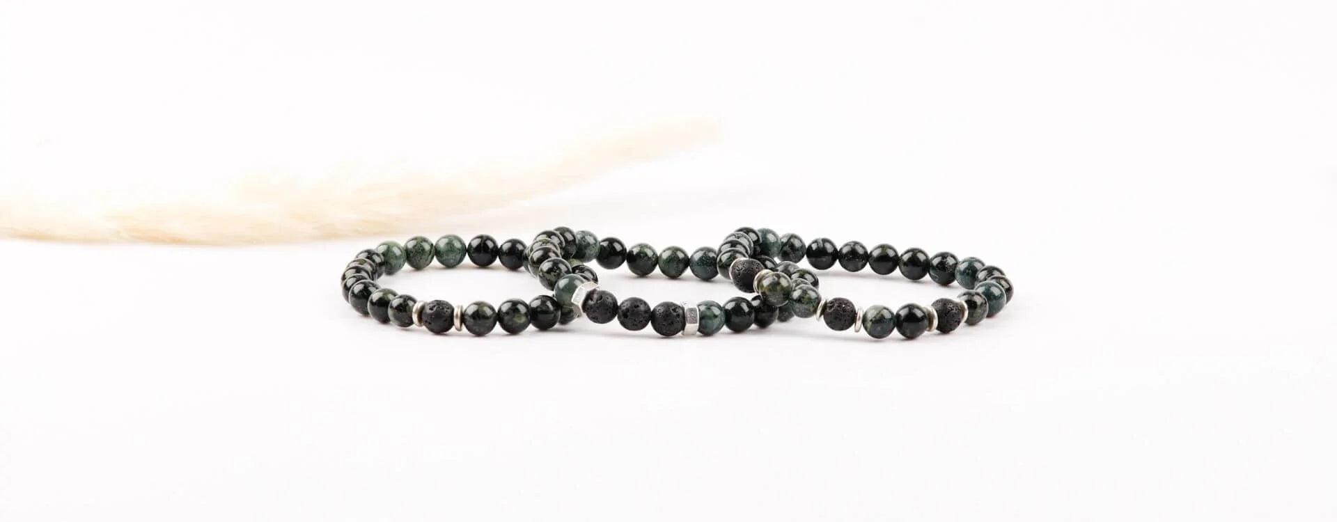 Le bracelet homme perle : un accessoire qui fait toute la différence