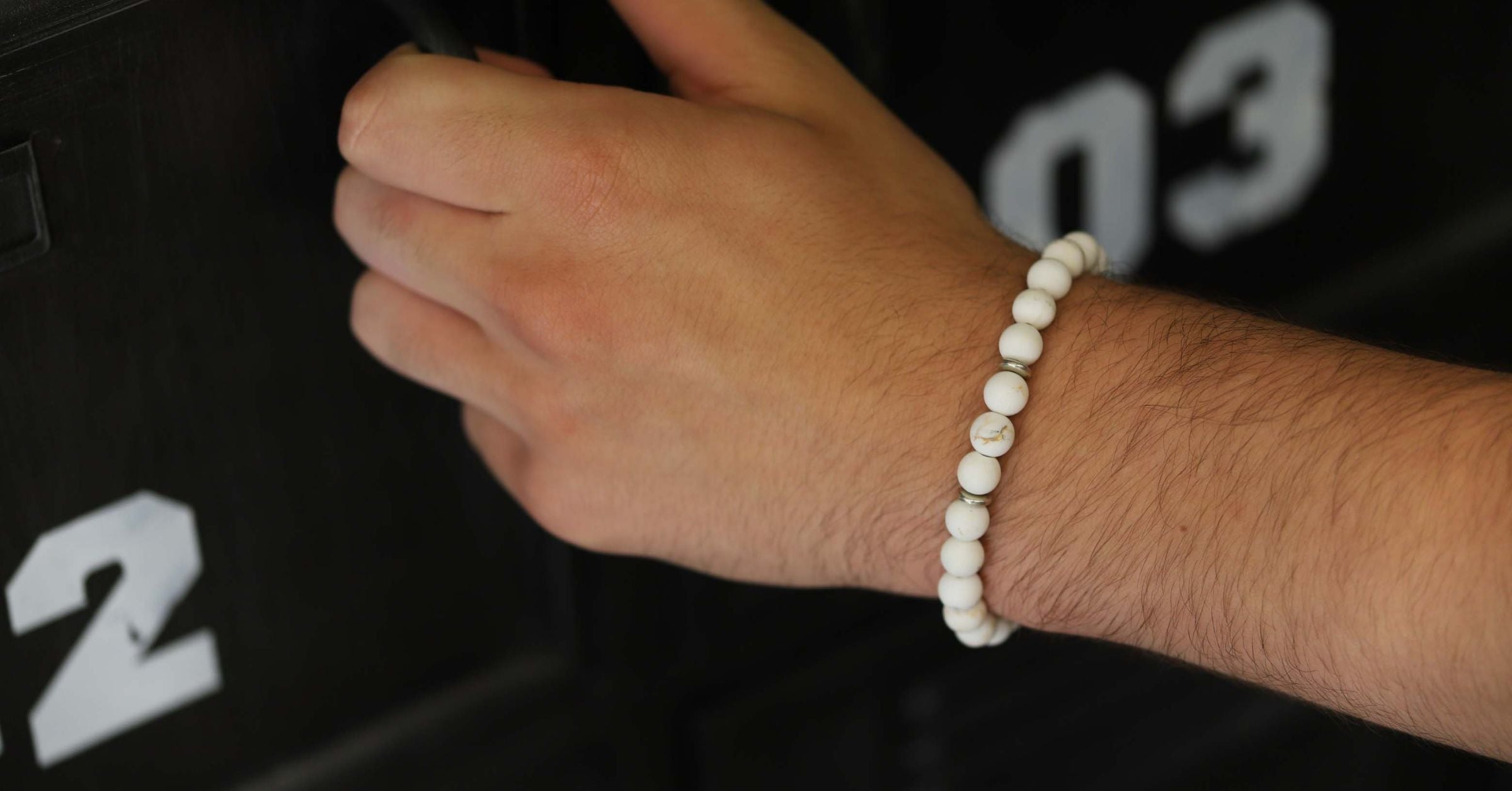 Bracelets homme en perle : le guide complet pour un style élégant et masculin