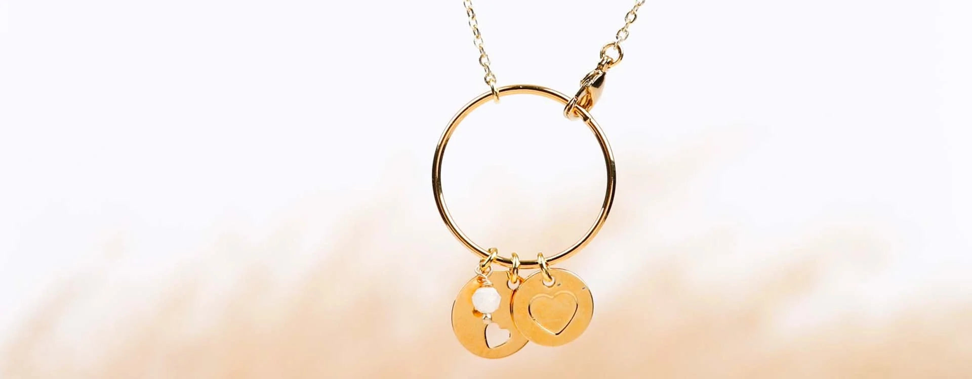 Offrez un collier unique à votre maman pour la fête des mères !