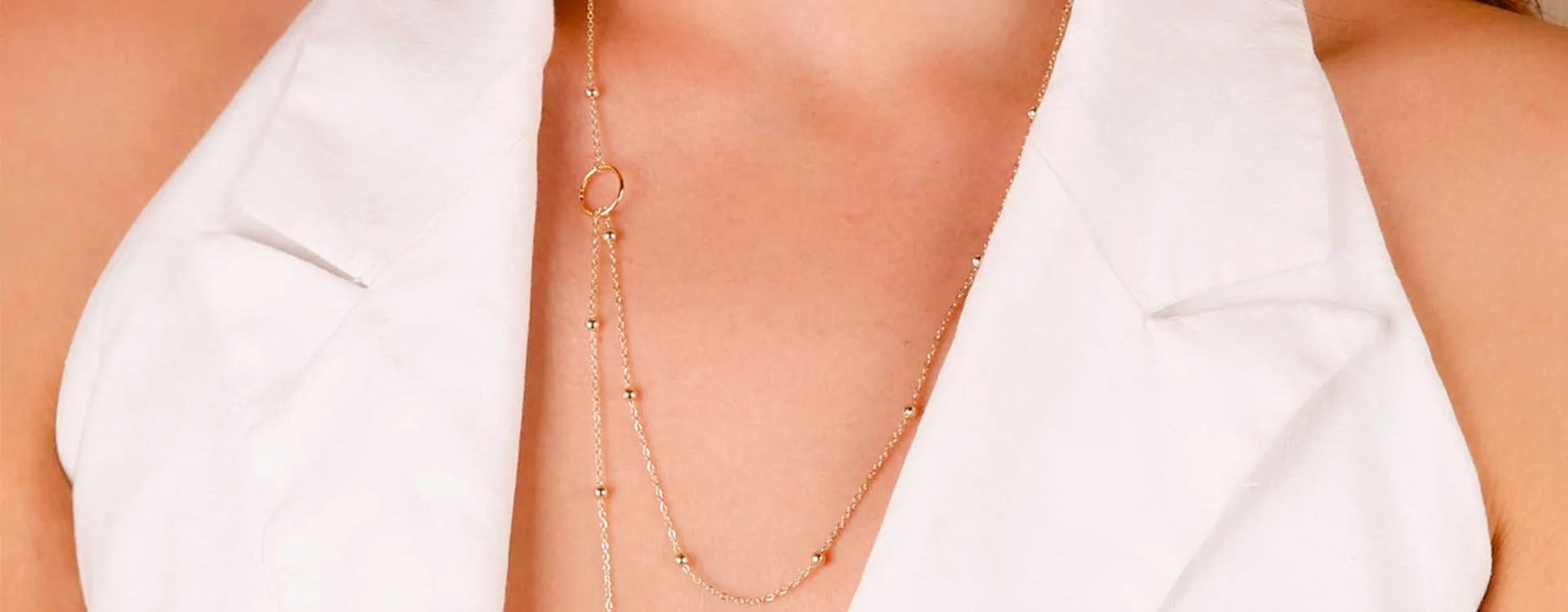 Les symboles cachés des colliers plaqué or