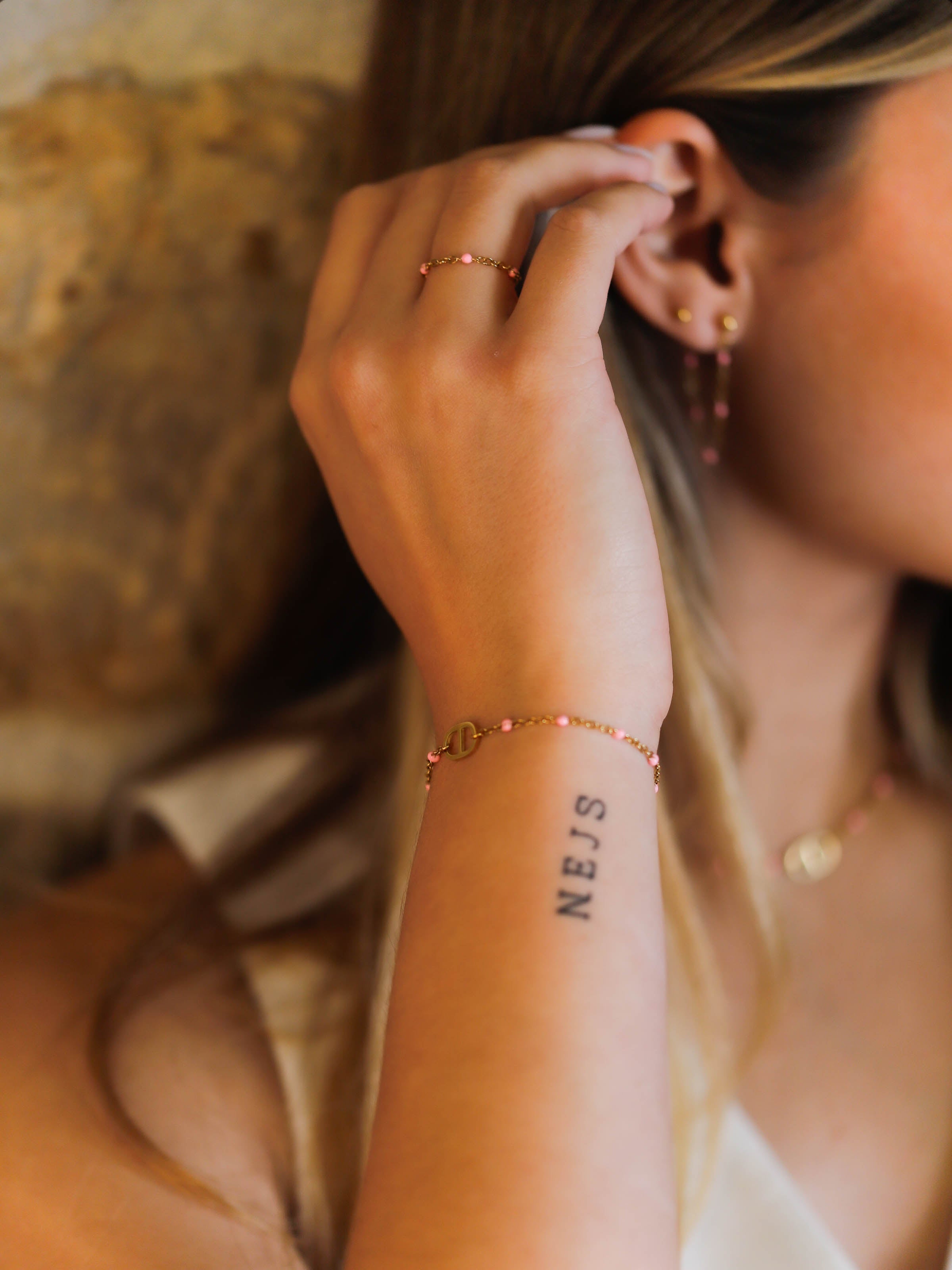 bracelet maille en acier inoxydable et résine pour femme 