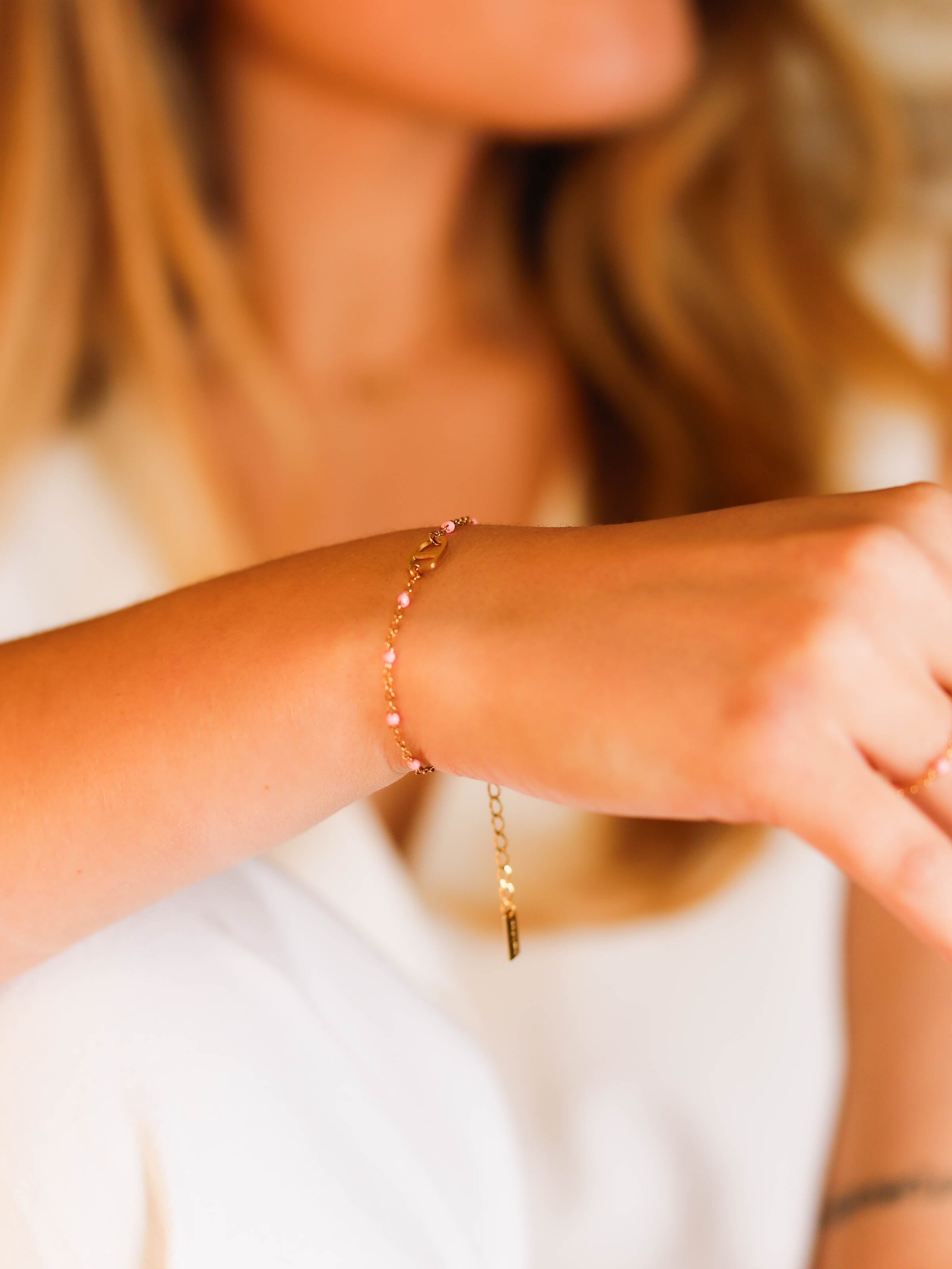 bracelet maille en acier inoxydable et résine pour femme 