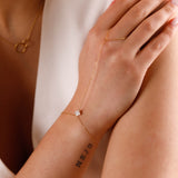 bracelet de main en acier inoxydable et nacre pour femme
