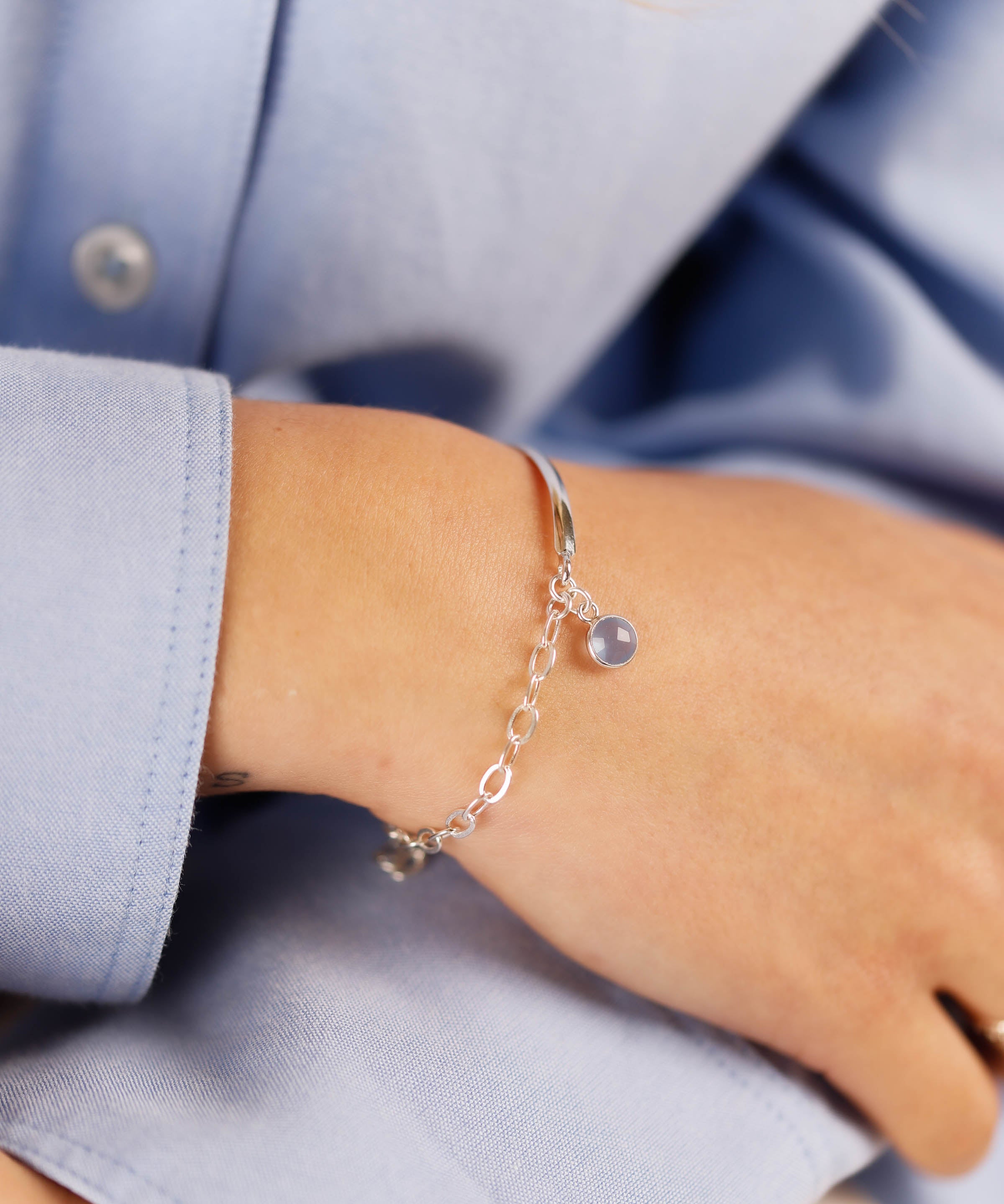 bracelet demi jonc en argent 925 et onyx bleu pour femme