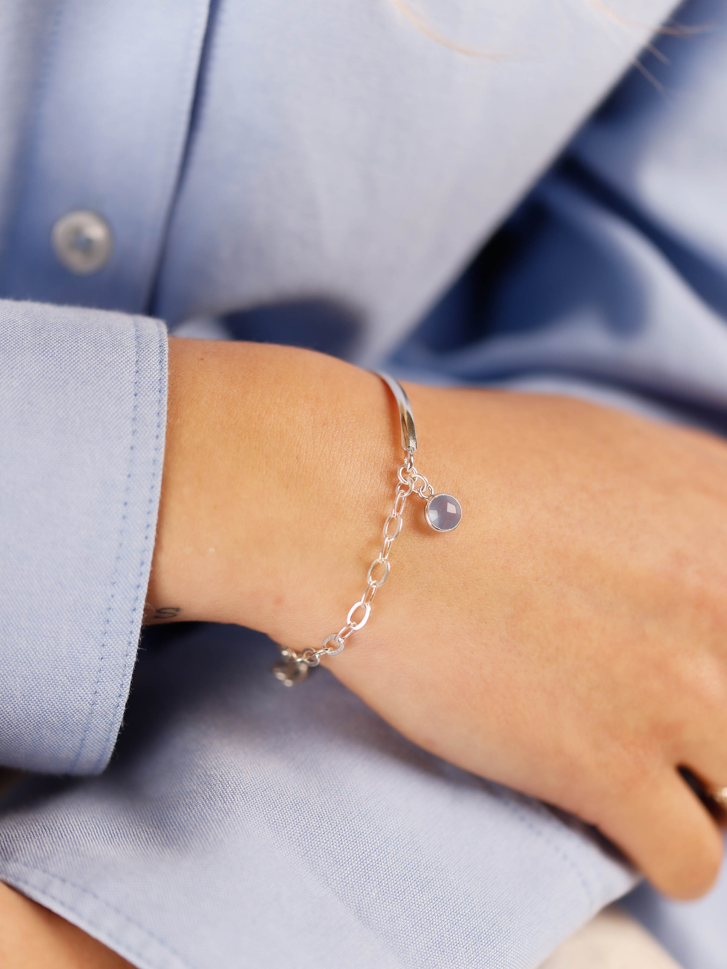 bracelet demi jonc en argent 925 et onyx bleu pour femme