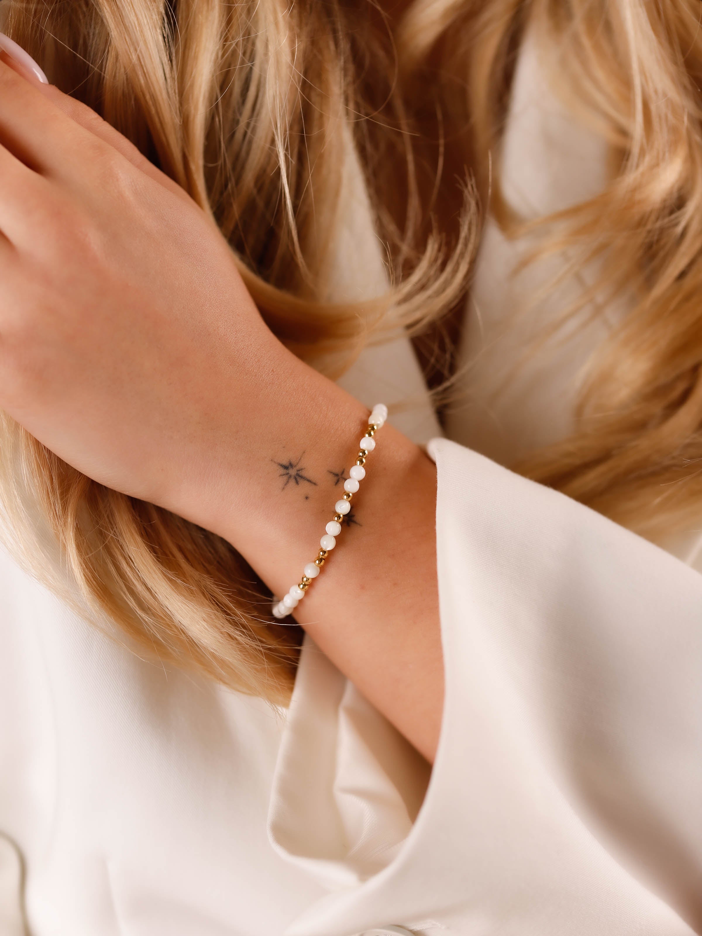 bracelet perle en plaqué or et nacre pour femme 