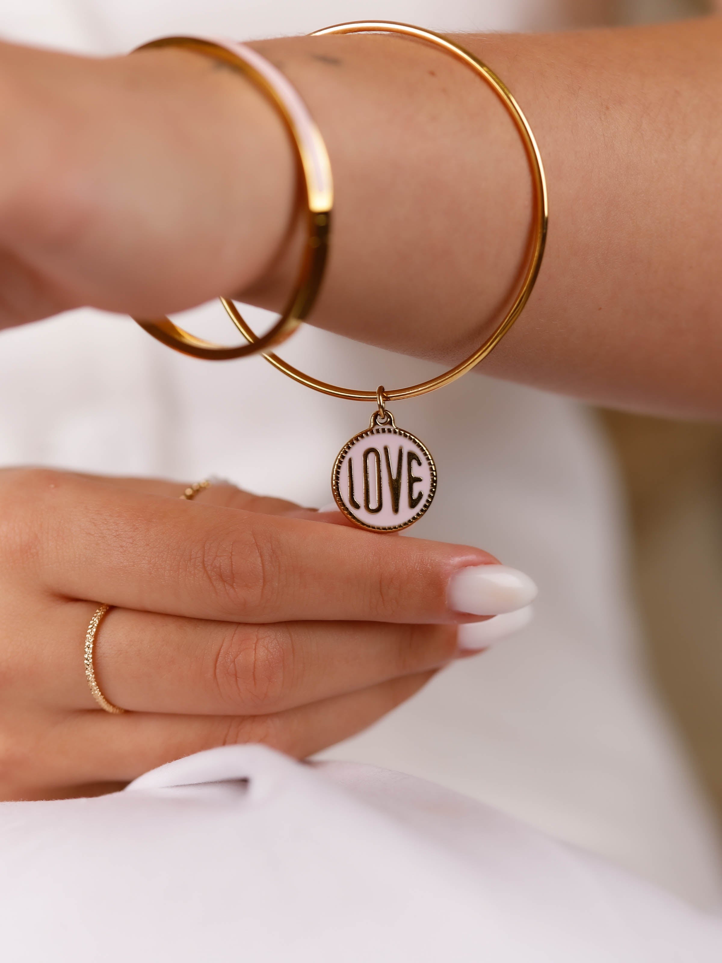 bracelet jonc en acier inoxydable avec breloque pour femme 