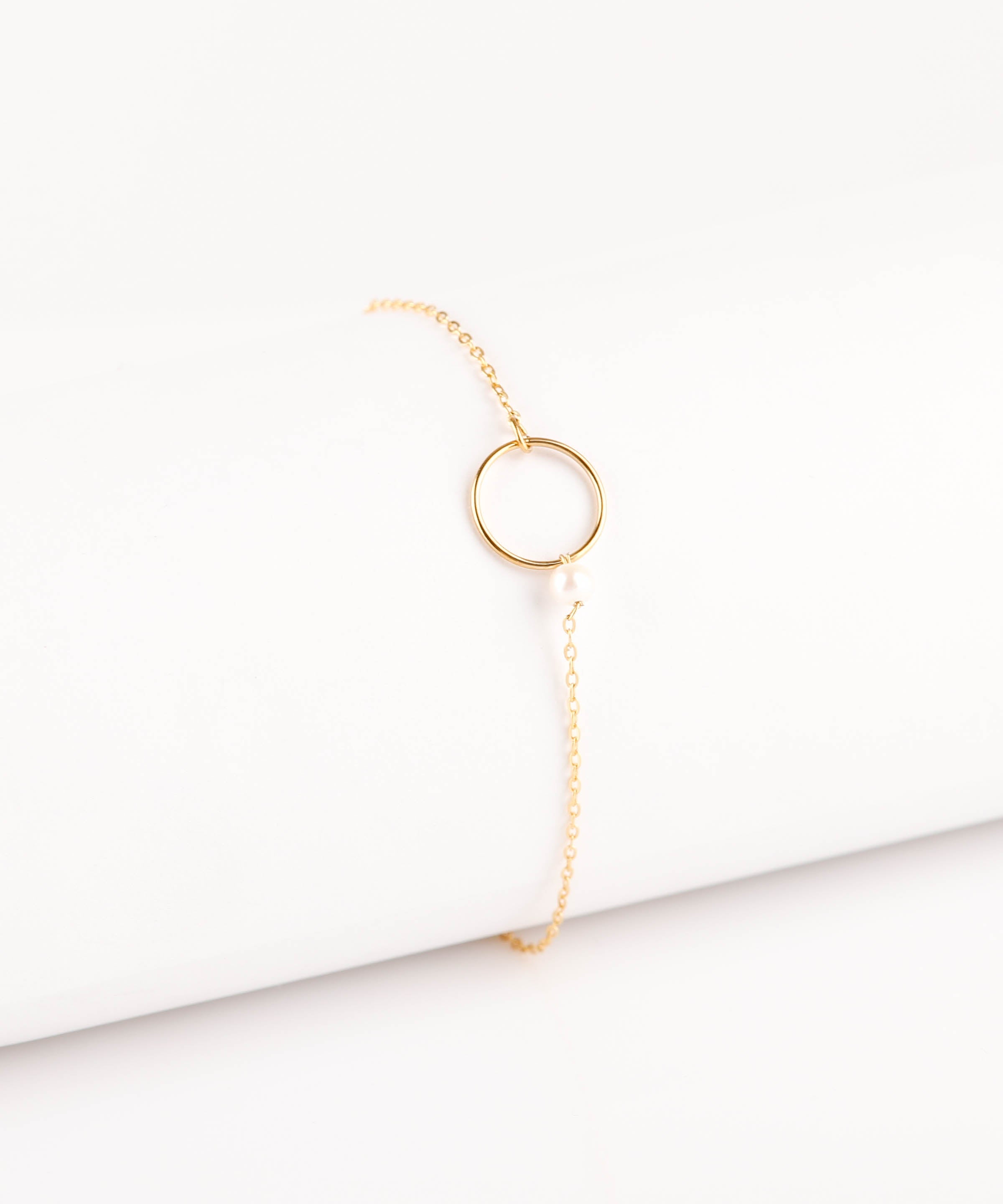 bracelet chaîne fine en acier inoxydable et nacre pour femme 