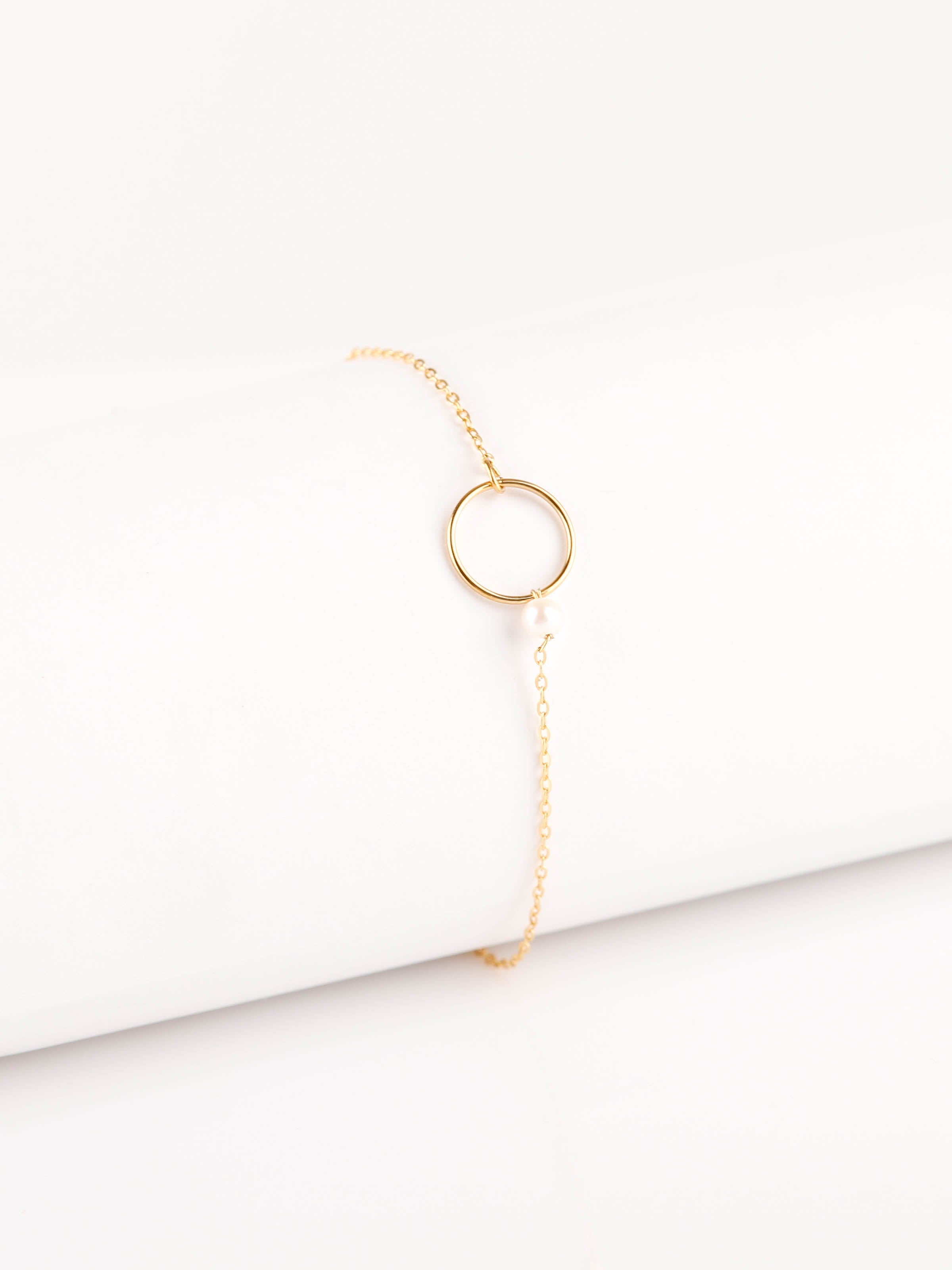 bracelet chaîne fine en acier inoxydable et nacre pour femme 