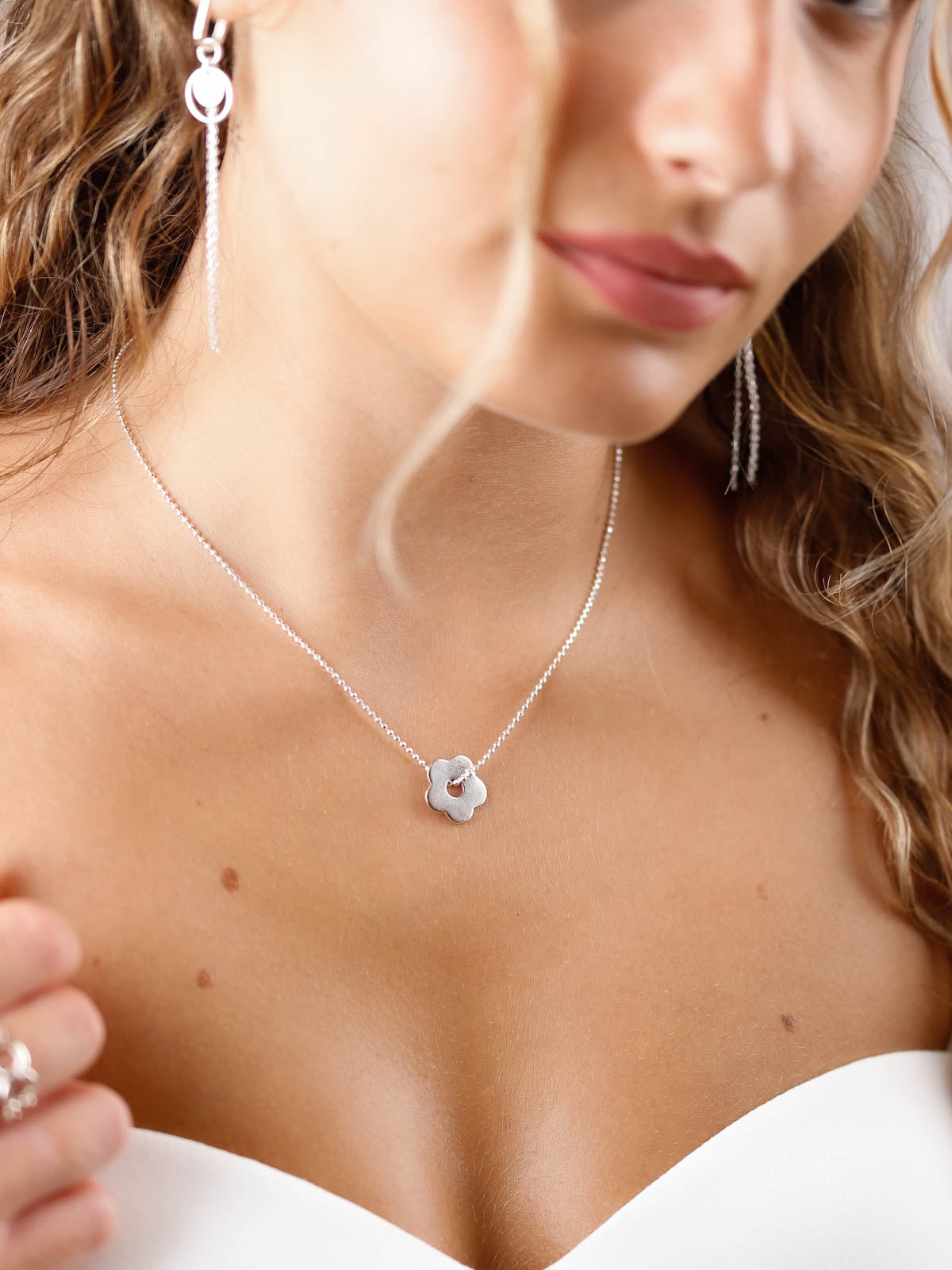 collier en agent avec fleur pour femme 