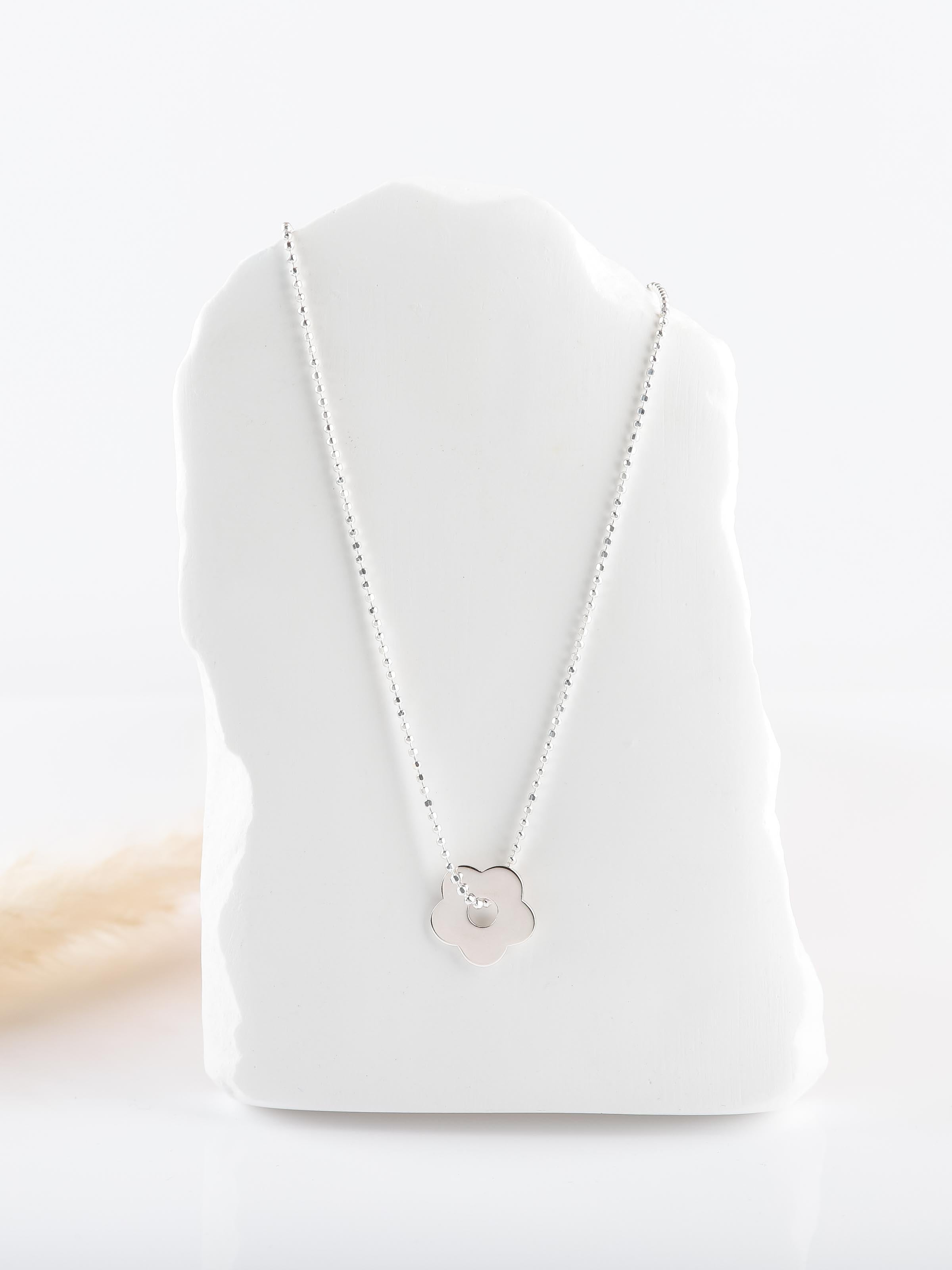 collier en agent avec fleur pour femme 