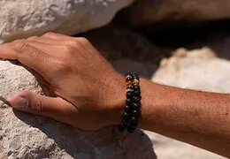Bracelets perles homme : Élégance minimaliste et raffinement subtil